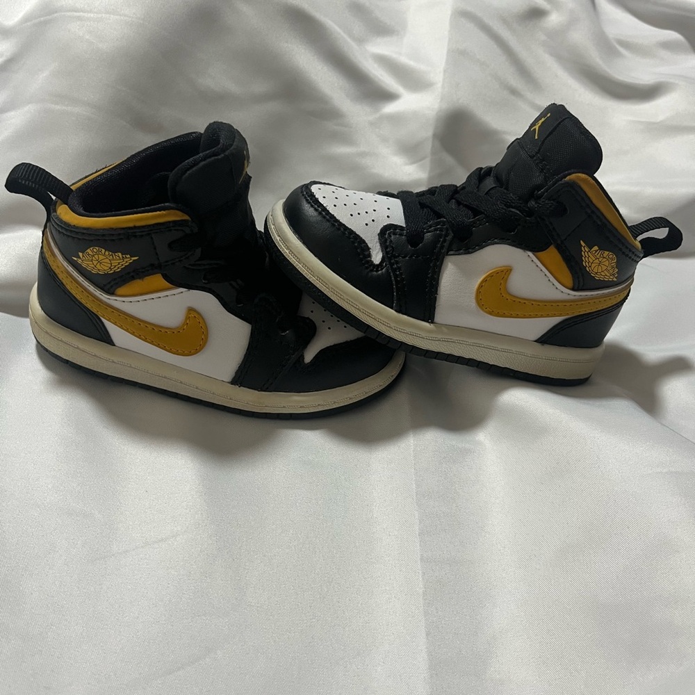 Nike Jordan 1 Black, Pollen(Yellow) and White Mid-Top Sneakers 6c